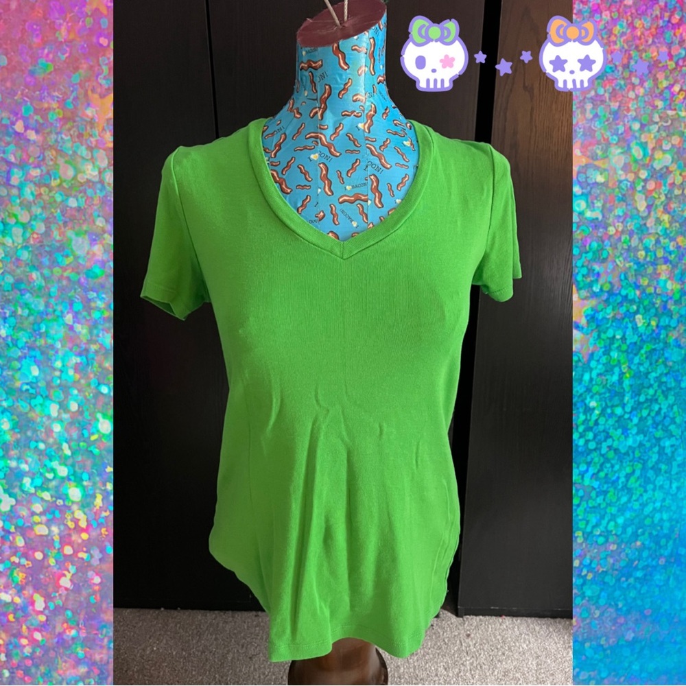 💀 Green t-shirt